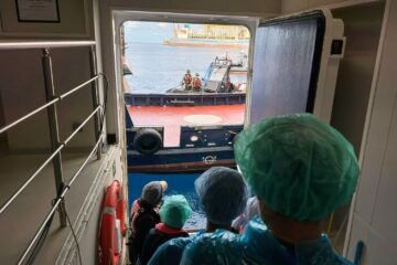 La llegada del crucero ‘MV Hondius’ a Tenerife tras el brote de hantavirus, en imágenes