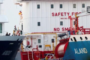 Última hora del brote de hantavirus, en directo | Sanidad informa de que finalmente los pasajeros que quedan en el barco viajarán a Países Bajos