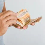 Así funcionan los cuatro químicos del cerebro que controlan tu economía personal, según un experto de Cambridge