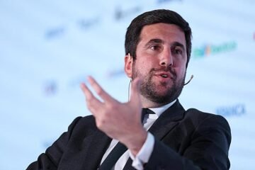 Enrique Riquelme firma el aval con Andbank España para presentarse a presidir el Real Madrid