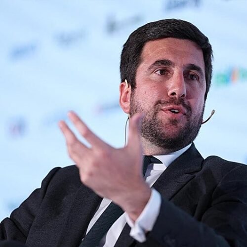 Enrique Riquelme firma el aval con Andbank España para presentarse a presidir el Real Madrid
