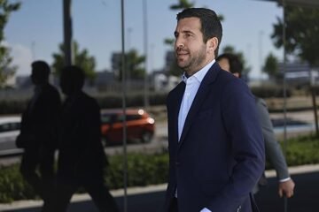 Riquelme formaliza su candidatura: «Nuestros proyectos van a encantar al socio»