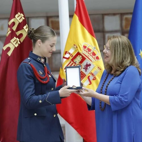 La Princesa Leonor cierra su etapa militar con un guiño a la Región y la Escuela de Paracaidismo: «¡A veces conviene encomendarse a la Morenica!»