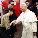Visita del papa León XIV a Madrid, en directo | Armengol y Pedro Rollán reciben al Papa en la entrada del Congreso
