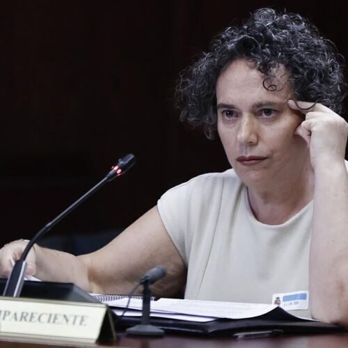 La secretaria de Zapatero, Gertrudis Alcázar, calla en el Senado ante la acusación de ser un «nodo central» de la trama