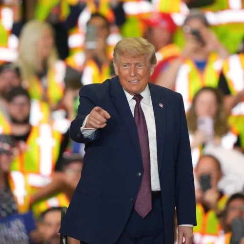 Trump amenaza a Irán con romper el acuerdo de paz si cobra peajes en Ormuz y Teherán niega de nuevo las inspecciones nucleares