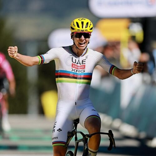 Pogacar conquista en Les Angles una etapa durísima y el maillot amarillo