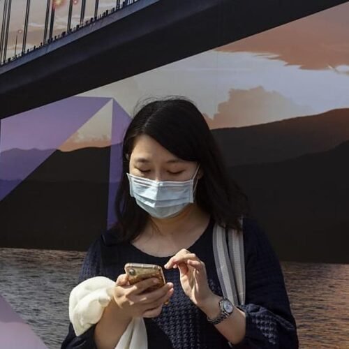 China prohíbe los novios y los amigos creados con IA