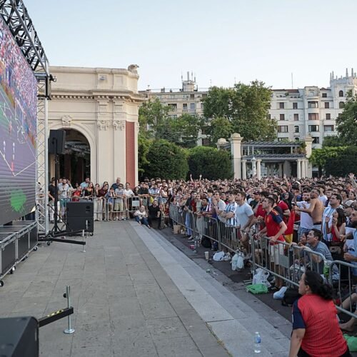 Radicales abertzales intentan sabotear la pantalla gigante de la final del Mundial en Bilbao