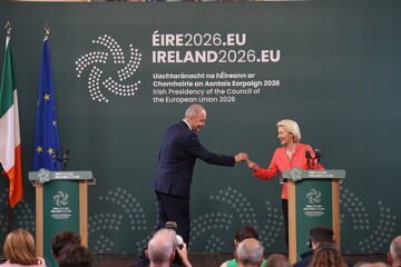 Von der Leyen presiona ya para aprobar nuevos impuestos y evitar el ‘hachazo’ de Alemania al presupuesto de la UE: «Al año necesitamos 66.000 millones»