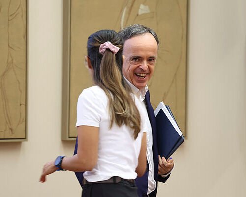 El PSOE y sus socios validan al nuevo presidente de la CNMC hasta 2032 en quince minutos de examen: «No hay preguntas»