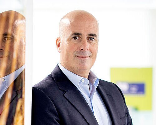 Fernando Campos (DKV Seguros): «Que el 40% de las consultas a ChatGPT estén relacionadas con temas médicos es un dato que asusta»