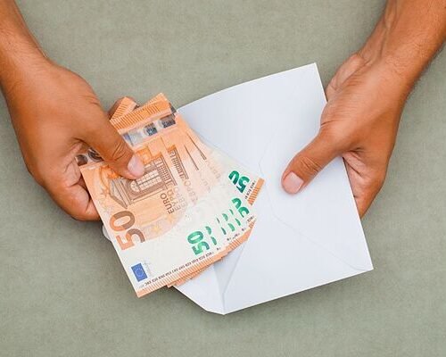 Dinero gratis por domiciliar la nómina: los bancos que ofrecen hasta 1.060 euros