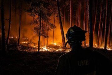 90.000 hectáreas arrasadas por los incendios en España: nuevos evacuados en Guadalajara, mientras efectivos combaten el fuego en Huelva y Teruel
