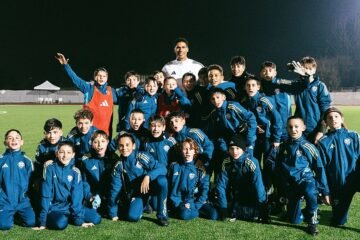 El Como limita los remates de cabeza en su cantera por consejo de Varane