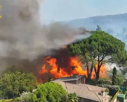 Incendios en Madrid y resto de España, última hora de hoy, en directo | La UME asegura que el incendio de Ávila y Madrid está contenido en gran parte aunque mantiene «cabezas activas»