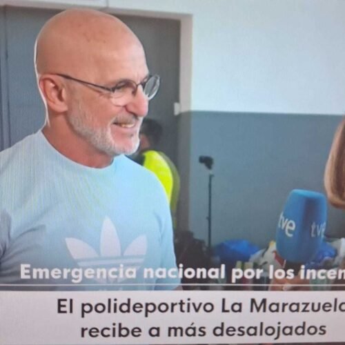 Luis de la Fuente, en el polideportivo de Marazuela para acompañar a los desalojados: «Es mi obligación estar aquí para animar a la gente, sintiéndonos partícipes de su dolor»