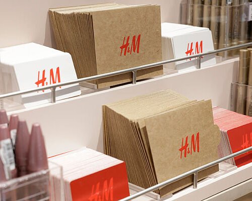 La Audiencia Nacional ordena a H&M que cese «de inmediato» el registro diario de los bolsos de los empleados para evitar hurtos