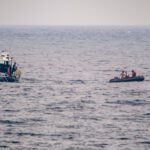 Más de mil personas entran en Ceuta a nado en la última semana y colapsan los centros de acogida