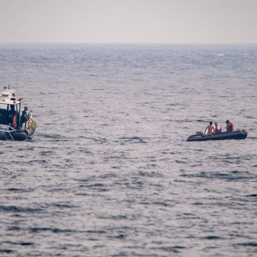 Más de mil personas entran en Ceuta a nado en la última semana y colapsan los centros de acogida