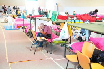 La gran evacuación de la historia de España: 73.000 personas desplazadas por los incendios que devoran cuatro provincias