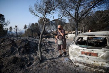 La ansiada vuelta a casa de los desalojados por los incendios: «Construimos la casa con toda la ilusión hace 50 años y ahora no nos queda nada»