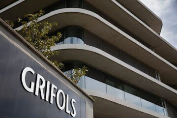 Grifols se dispara en Bolsa más de un 7% tras presentar resultados semestrales y despejar las «tres grandes preocupaciones» de los inversores