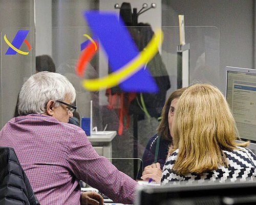 Más de la mitad de los españoles consideran que la sociedad se beneficia «poco o nada» del pago de impuestos, según el CIS
