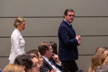 La CEOE enmienda la reforma de Díaz para ‘desnudar’ los salarios y acusa al Ministerio de endurecer las medidas que impone Bruselas