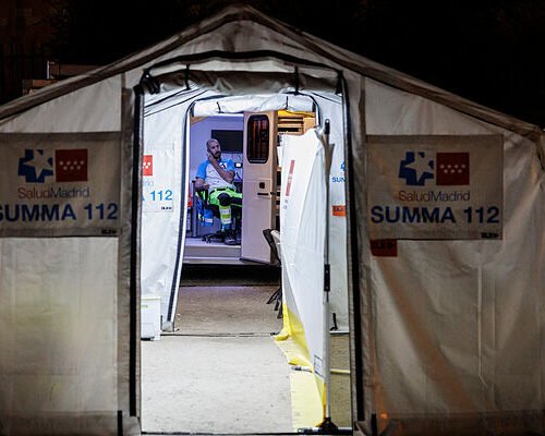 Noche de guardia con los médicos bajo un incendio