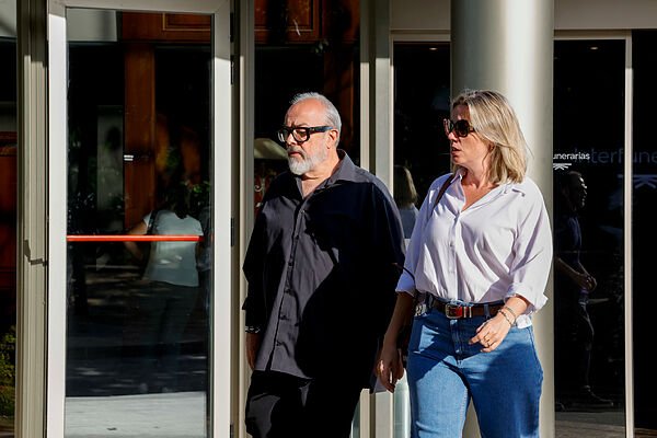 Álex de la Iglesia, Malena Alterio o Antonio Banderas: familiares y amigos despiden a Manolo Solo