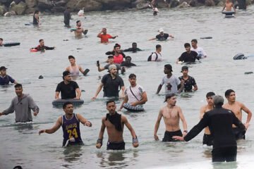 Entrada masiva de inmigrantes a Ceuta desde Marruecos, en directo  | El presidente de Ceuta eleva a 34 el número de muertos en la crisis migratoria en la que han llegado  60.000 personas