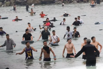 Entrada masiva de inmigrantes a Ceuta desde Marruecos, en directo | El presidente de Ceuta asegura que han muerto 34 migrantes y la Delegación del Gobierno eleva la cifra a 41