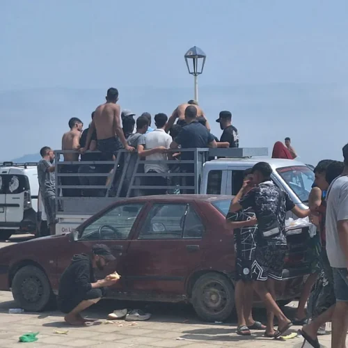 Entrada masiva de inmigrantes a Ceuta desde Marruecos, en directo | Fuentes policiales elevan a 43 el número de muertos