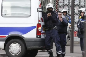 Francia aprueba la polémica ley que cambia el tratamiento judicial de los policías que usen sus armas en ejercicio de sus funciones