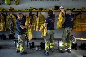 Un exbombero del 11S en el Mediterráneo: la brigada de voluntarios en la primera línea de los incendios
