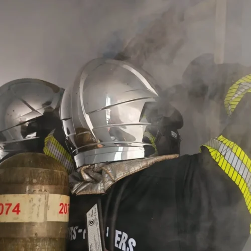 Mueren dos bomberos al luchar contra un incendio junto al aeropuerto de Burdeos