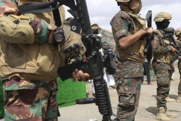 Los hutíes abren un nuevo frente de guerra al afirmar que atacaron a dos petroleros saudíes en el mar Rojo