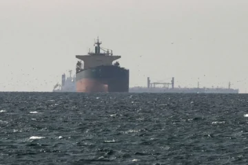 EEUU revoca la autorización para la venta de petróleo iraní tras los ataques en Ormuz