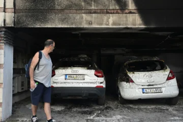Un muerto en Grecia por los ataques con explosivos contra viviendas de miembros del partido gubernamental