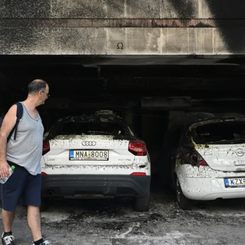 Un muerto en Grecia por los ataques con explosivos contra viviendas de miembros del partido gubernamental