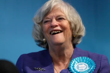 La Fiscalía británica acusa a un hombre de asesinato por la muerte de Ann Widdecombe
