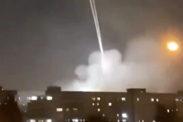 Kuwait activa sus defensas aéreas ante ataques con drones en varias zonas del país