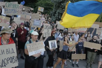 Las protestas contra Zelenski crecen en Ucrania tras destituir al ministro de Defensa Fedorov