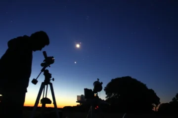 Óscar, cazador de eclipses: «Después de ver 12 eclipses me sigo emocionando y llorando. Es una experiencia única»