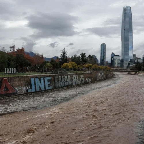 Chile decreta el «estado de catástrofe» por las lluvias en el norte del país, que dejan al menos 10 muertos
