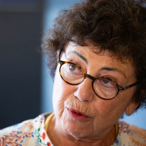 Dimite la ministra de Transición Ecológica de Francia tras aprobarse una ley que reintroduce pesticidas prohibidos en el país