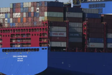 El arancel del 25 % de EEUU entra en vigor en Brasil, que anuncia ayudas a las empresas