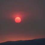 ¿Por qué el sol se ve rojo cuando hay incendios? La ciencia detrás de este fenómeno