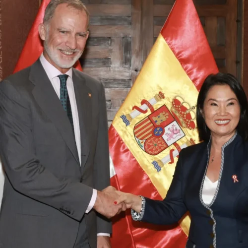 Keiko Fujimori recibe a Felipe VI en la víspera de asumir la Presidencia de Perú